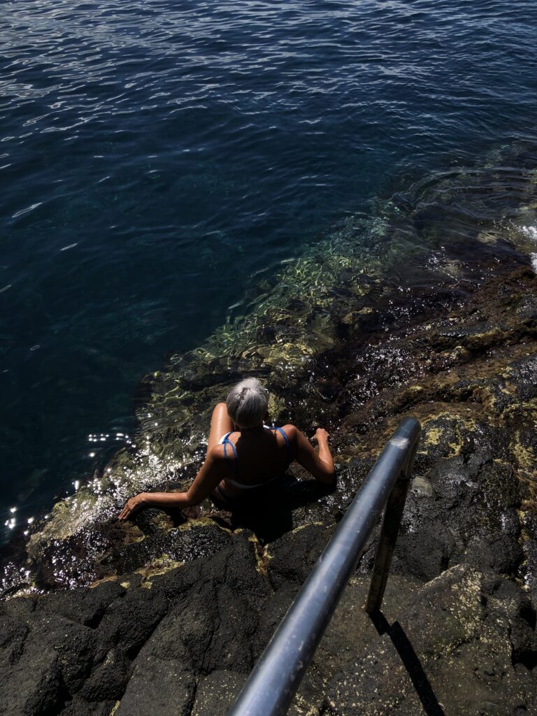 Femme a la plage a La Palma